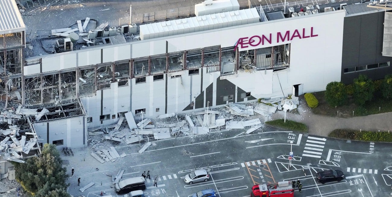 Derrumbe en un centro comercial de Japón: buscan a entre 20 y 30 personas que podrían estar atrapadas