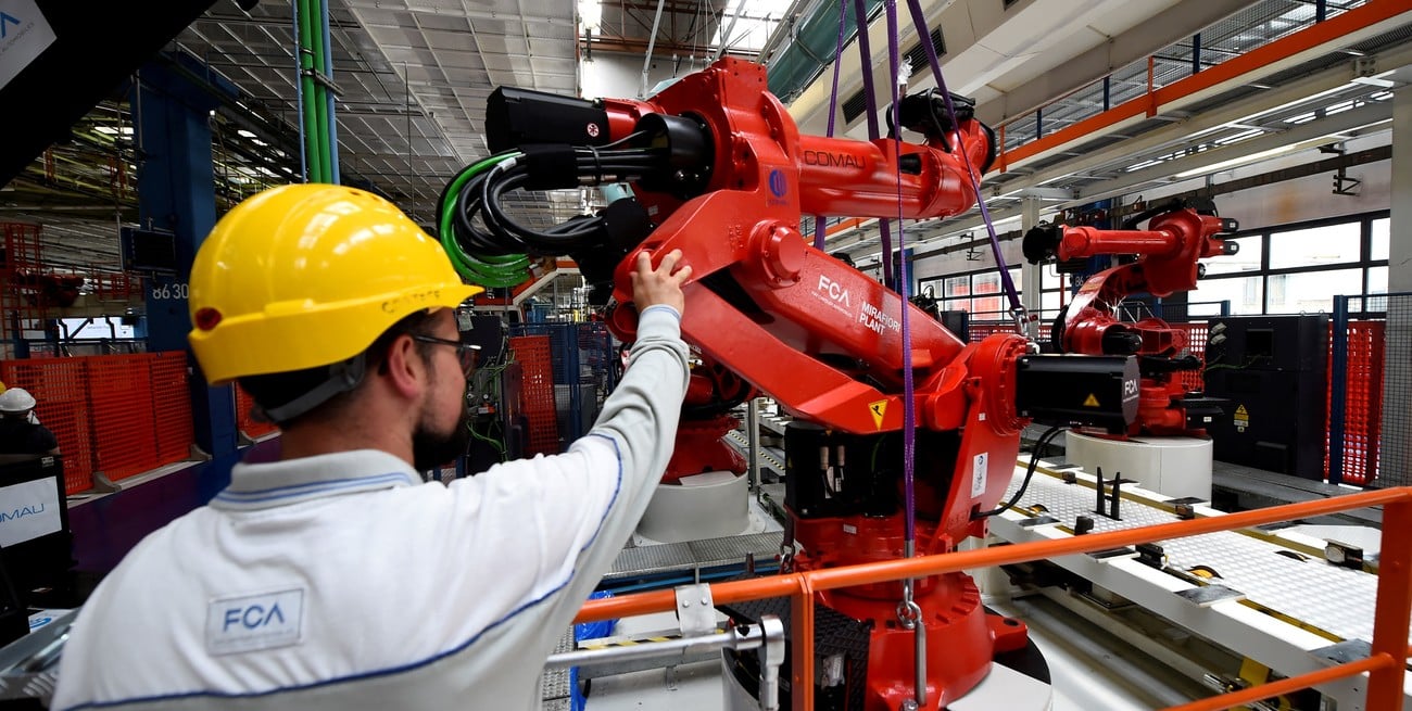 La industria volvió a caer en junio y cerró el semestre tres puntos por debajo de 2025