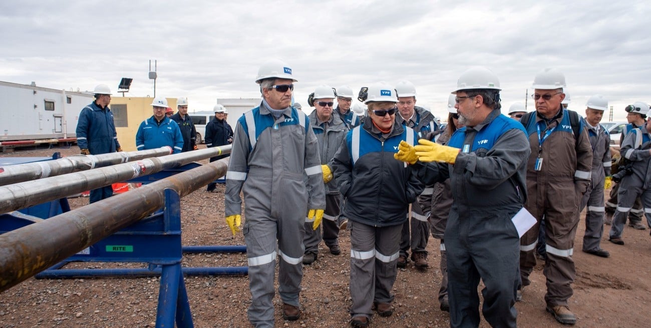 Georgieva recorrió Vaca Muerta con Caputo y autoridades de YPF
