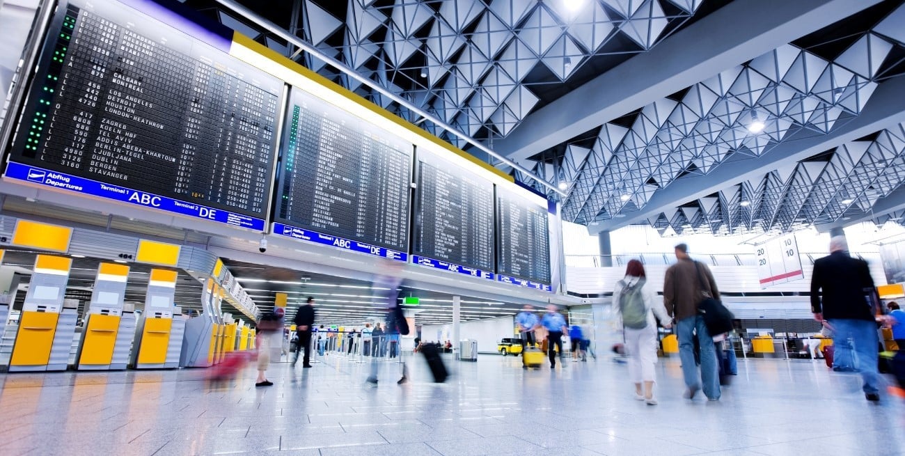 Adiós al libro de quejas en los aeropuertos: cómo reclamar desde ahora y qué deben hacer los pasajeros