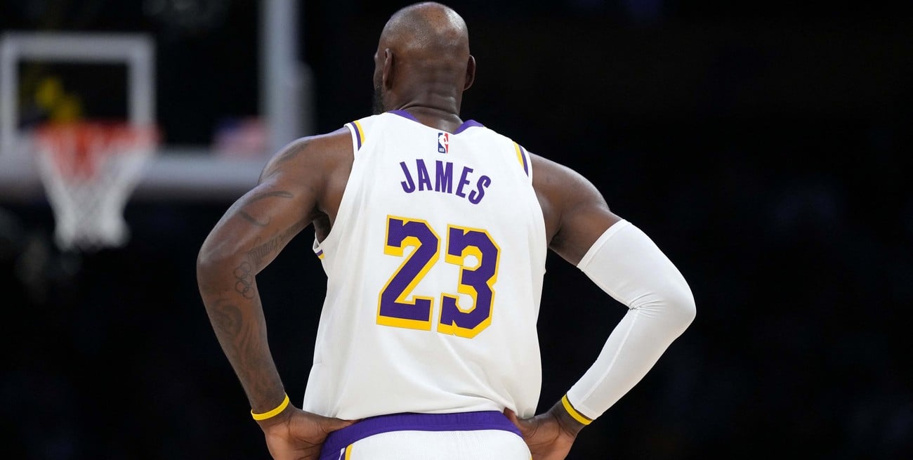 LeBron James resignó casi 50 millones de dólares para ir por otro título