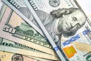 El dólar cerró estable en los bancos y con leves subas en los mercados paralelos.