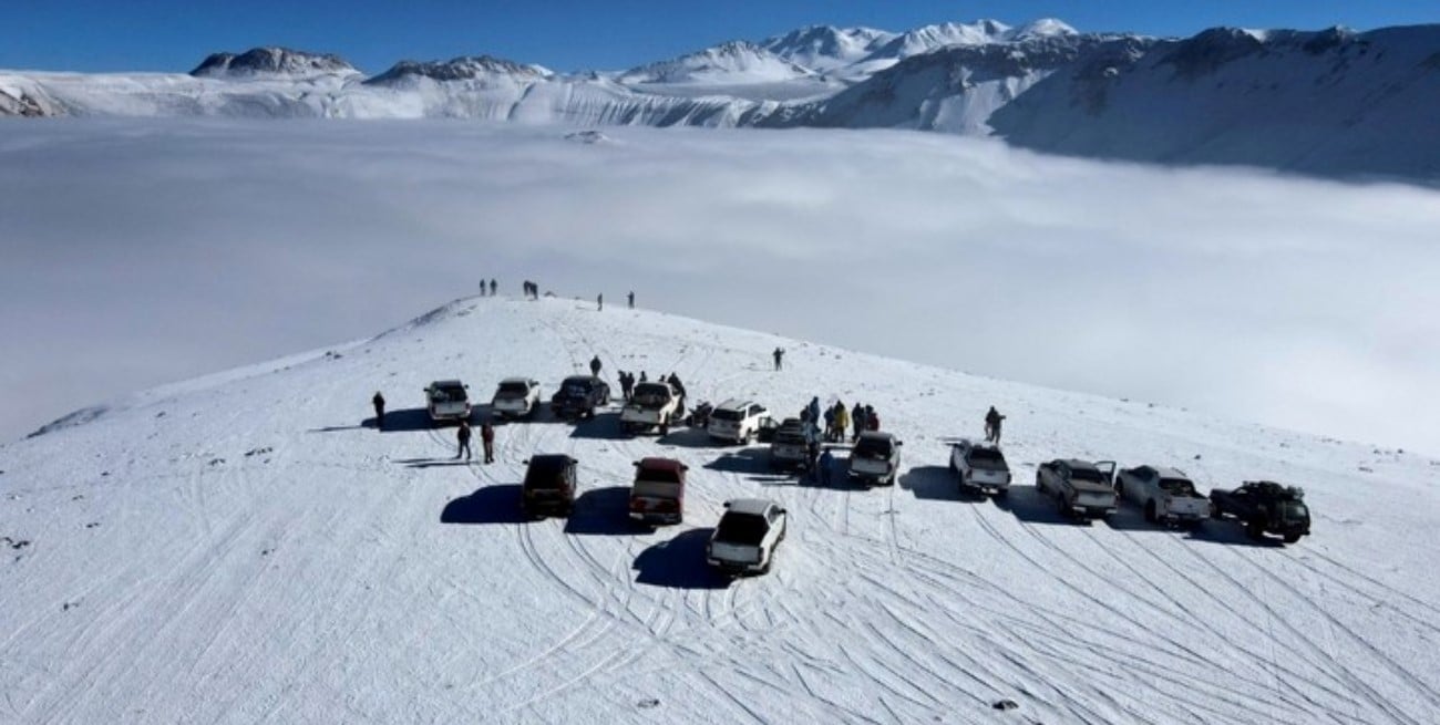 Rescataron a más de 120 turistas atrapados por la nieve en el Balcón del Pissis, Catamarca
