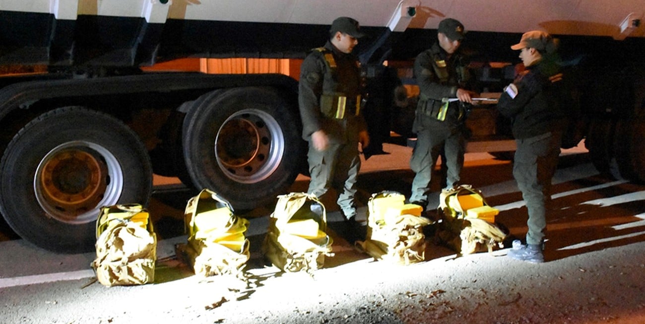 Seguirán presos los tres bolivianos que cayeron con casi 400 kilos de cocaína en dos camiones