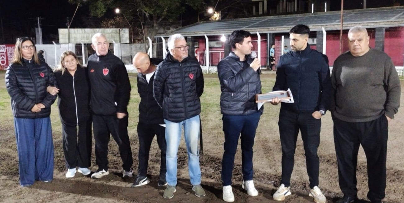 Newell’s Old Boys encendió una nueva etapa con la inauguración de las luminarias de su estadio