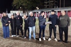 Presencias. Directivos del club de barrio Roma y El vice de la Liga. Gentileza