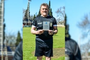 Luis Strafella, reconocido por sus 28 años como árbitro en la liga venadense de futbol. Foto: Gentileza