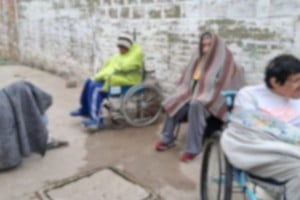 Imágenes registradas muestran las condiciones en las que vivían algunos residentes del geriátrico investigado.