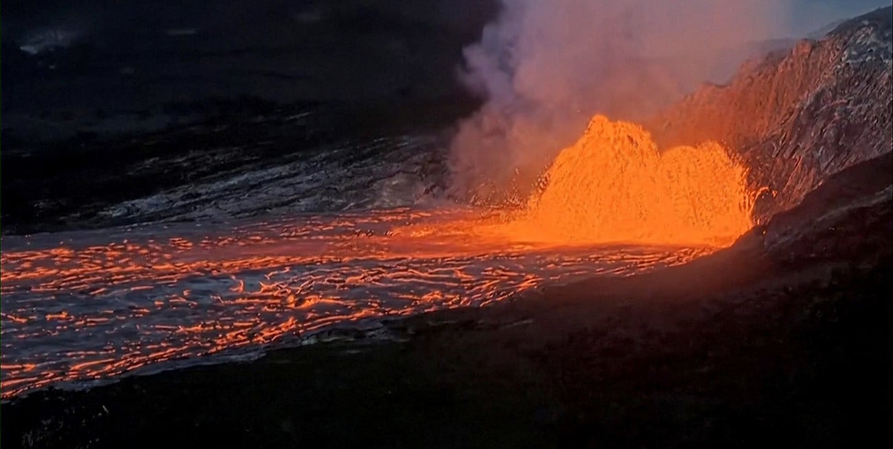El volcán Kilauea volvió a entrar en erupción y lanzó fuentes de lava de más de 150 metros en Hawái