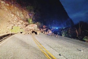 El derrumbe ocurrió en el Camino de los Siete Lagos, en Neuquén.