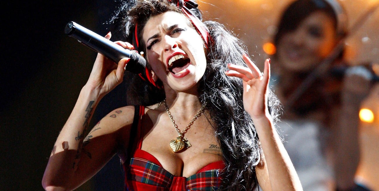 El padre de Amy Winehouse fue condenado a pagar 1,1 millones de euros tras perder un juicio