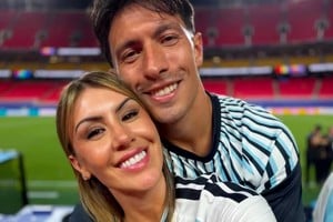 La pareja del defensor habló tras los comentarios que generó el video.