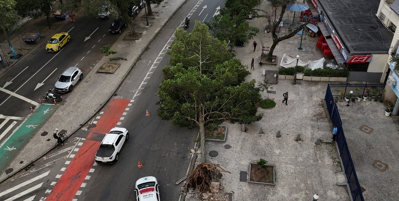 Video: fuertes vientos en Río de Janeiro provocaron dos muertes y destrozos