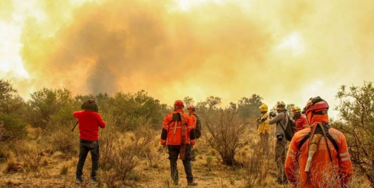 Incendios en La Rioja: contuvieron el 70% del fuego, pero un foco sigue activo en Guanchín