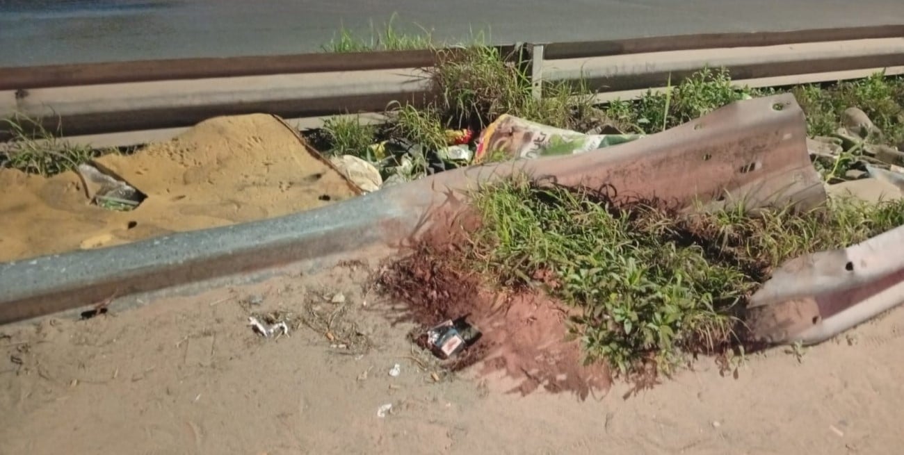 Denuncian el deterioro de un guardarraíl en el ingreso a Santa Fe por avenida Blas Parera