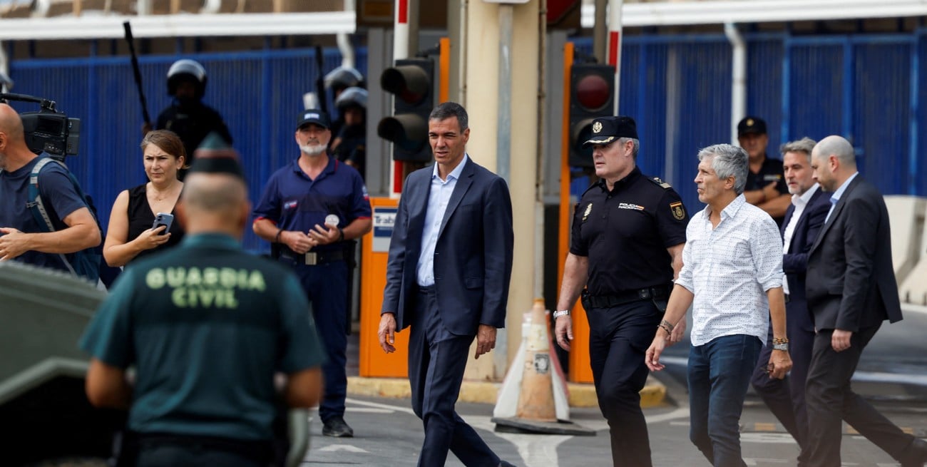 Sánchez visitó Ceuta tras el ingreso masivo de migrantes y prometió restablecer el control fronterizo