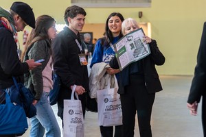 Bajo el lema "Nuestro Suelo, Nuestra Voz", en sus 10 auditorios que funcionarán en simultáneo, con interpretación en inglés y portugués, se llevarán a cabo más de 100 paneles de los que participarán más de 350 oradores de primer nivel de Argentina y el mundo.
