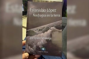 Algo distinto sobre el Brigadier. José Luis Serralunga aborda la mítica figura del caudillo federal desde una perspectiva íntima, sensorial y profundamente humana, alejándolo del bronce rígido de la historiografía tradicional. La obra no está escrito desde la distancia fría del historiador, sino desde la sensibilidad de un dramaturgo que domina la tensión escénica.