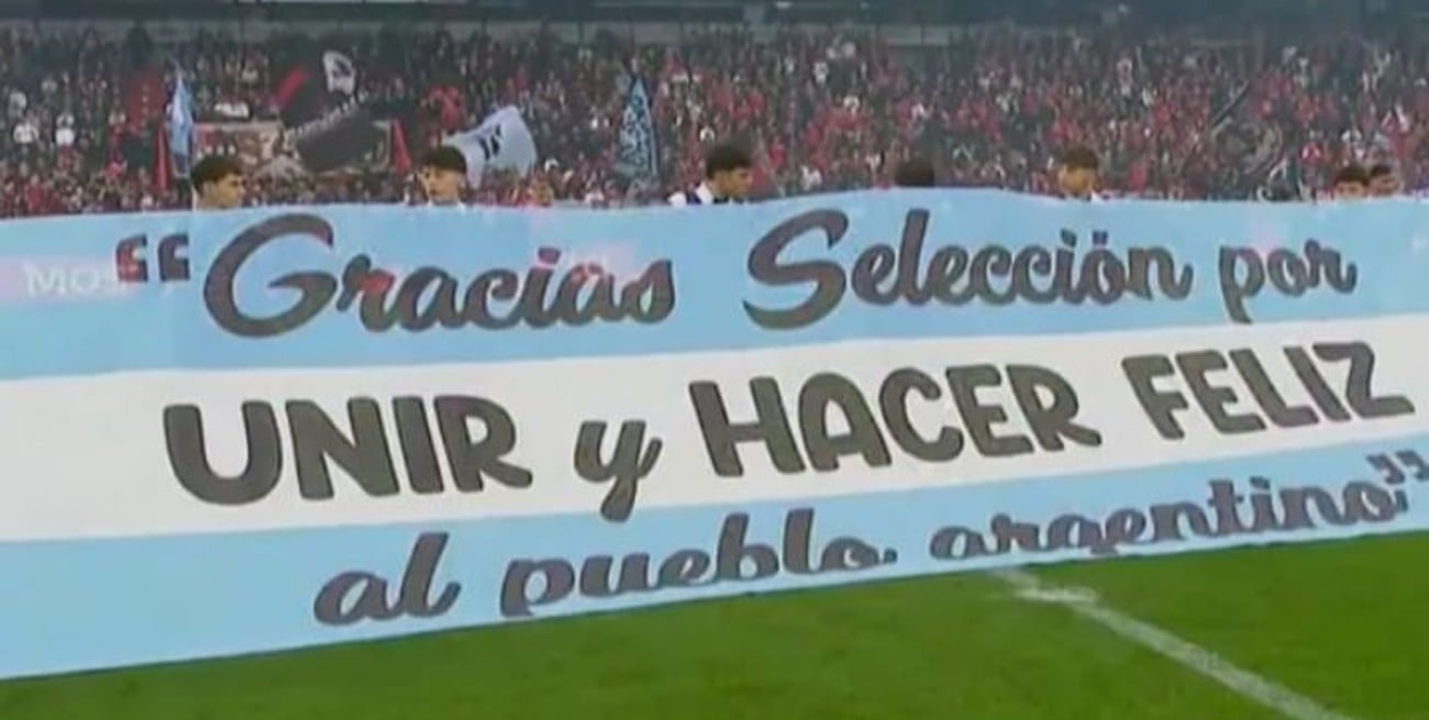 La bandera del agradecimiento a la Selección comenzó su recorrido por Santa Fe