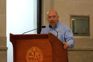 "Cuando llegue el momento de redactar las cartas orgánicas municipales, sería un error copiar y pegar modelos. Cada ciudad debería construir una arquitectura institucional adecuada a su realidad", sostuvo el especialista. Foto: Guillermo Di Salvatore