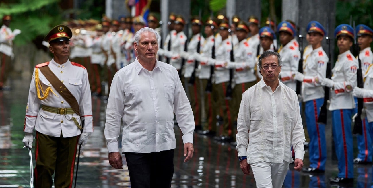 Petro viaja a Cuba en su última visita oficial como presidente y ratifica su respaldo al régimen de La Habana