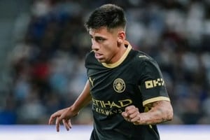 Claudio Echeverri picó su penal durante la definición entre Manchester City e Inter.