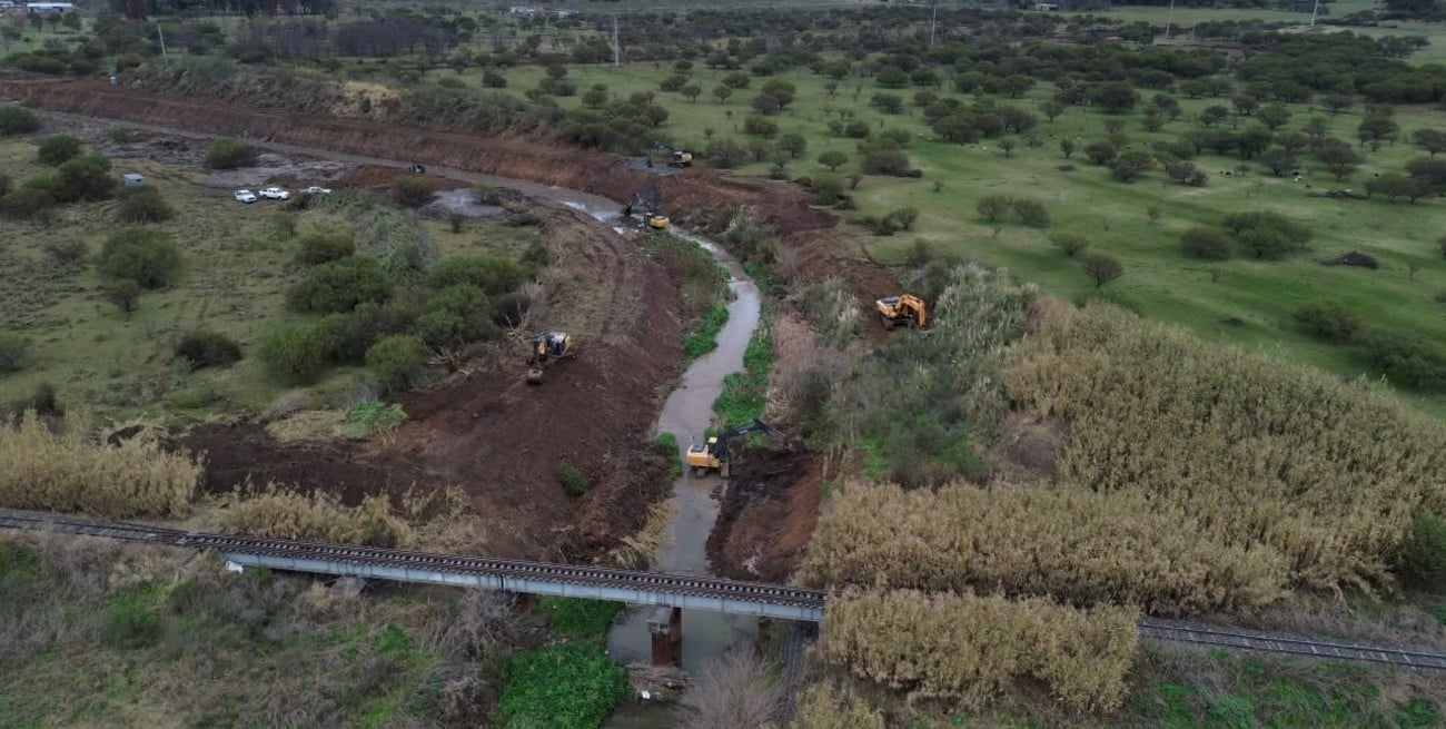 Avanza la limpieza del Canal Ibarlucea para reforzar la prevención ante un posible fenómeno de El Niño