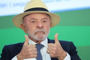 “Estoy muy entero”, aseguró este domingo el presidente de Brasil, Luiz Inácio Lula da Silva, de 80 años, al lanzar su candidatura para un cuarto y último mandato. Foto: REUTERS / Adriano Machado.