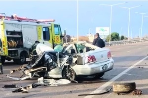 El choque ocurrió sobre el Acceso Sur, en Godoy Cruz, durante la mañana del domingo.