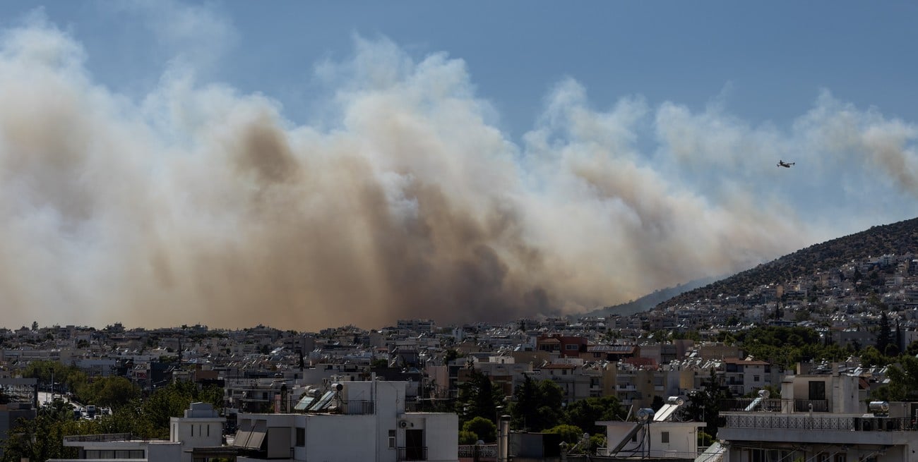 Tragedia en Grecia: Dos helicópteros chocaron mientras combatían incendios forestales