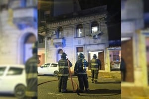 Bomberos Zapadores montó un dispositivo preventivo frente al edificio. Foto: Gentileza