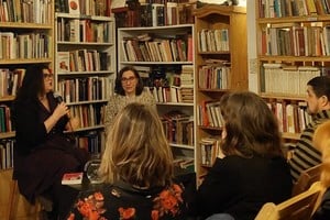 Mariana Eva Pérez, junto a Marina Abiuso, en la presentación del libro en Buenos Aires. Foto: Gentileza