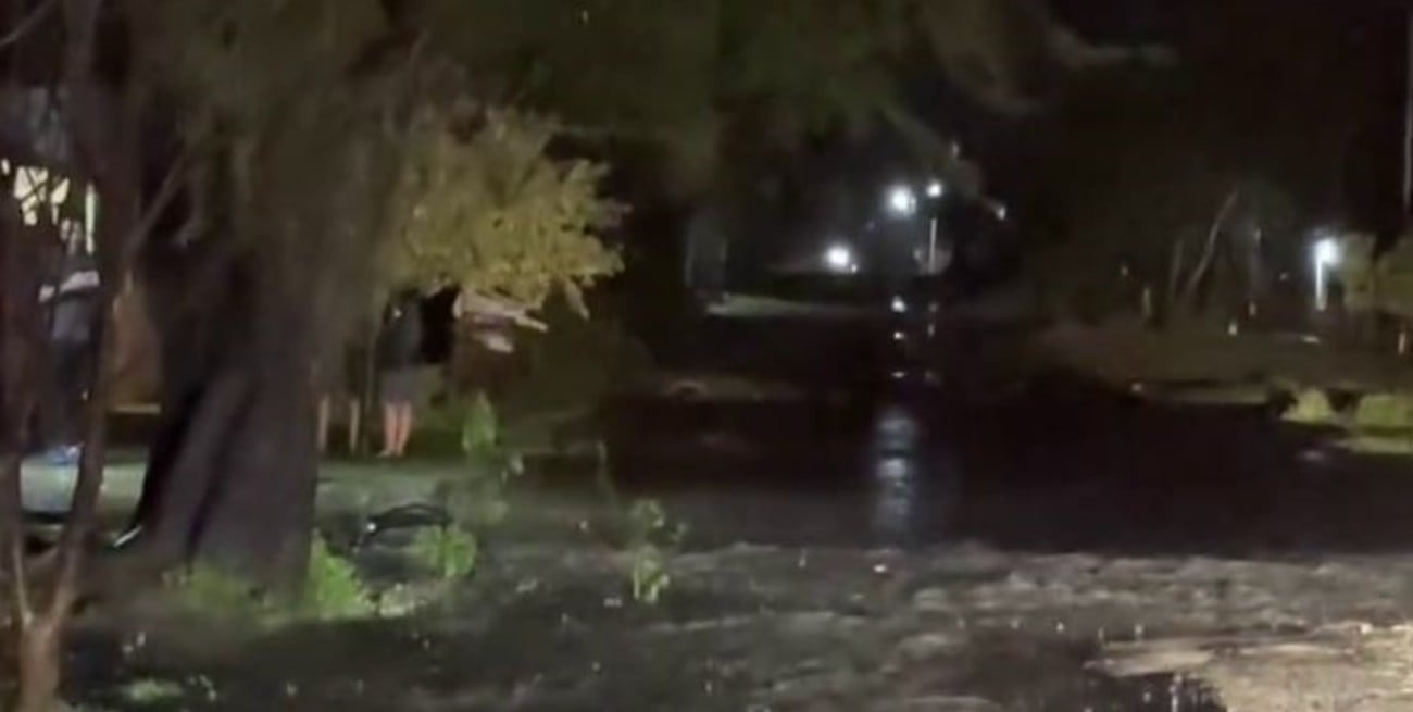 Florencia, bajo el agua: el intendente pidió a los vecinos no salir de sus casas por las intensas lluvias
