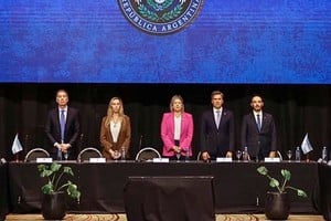 El Consejo Regional de Seguridad Interior reunió a autoridades nacionales y provinciales para coordinar acciones ante el fenómeno de El Niño en el noreste argentino, destacando la importancia de la colaboración interjurisdiccional sin asignar fondos específicos para la emergencia climática. Foto: Presidencia.