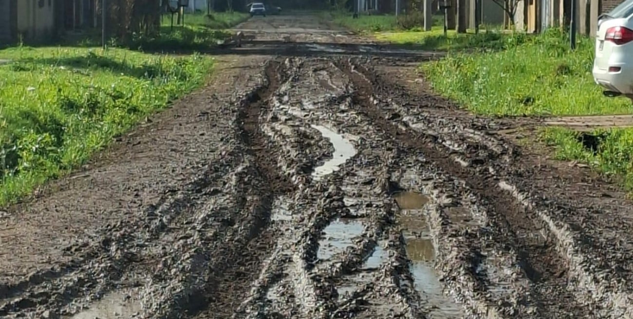 Vecinos de barrio Nueva Santa Fe reclaman el envío de ripio para mejorar una calle del barrio