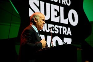 En su discurso, Iraeta enfatizó la eliminación de retenciones como un objetivo clave, describiéndolas como un impuesto injusto que afecta al sector. Foto: Marcelo Manera.