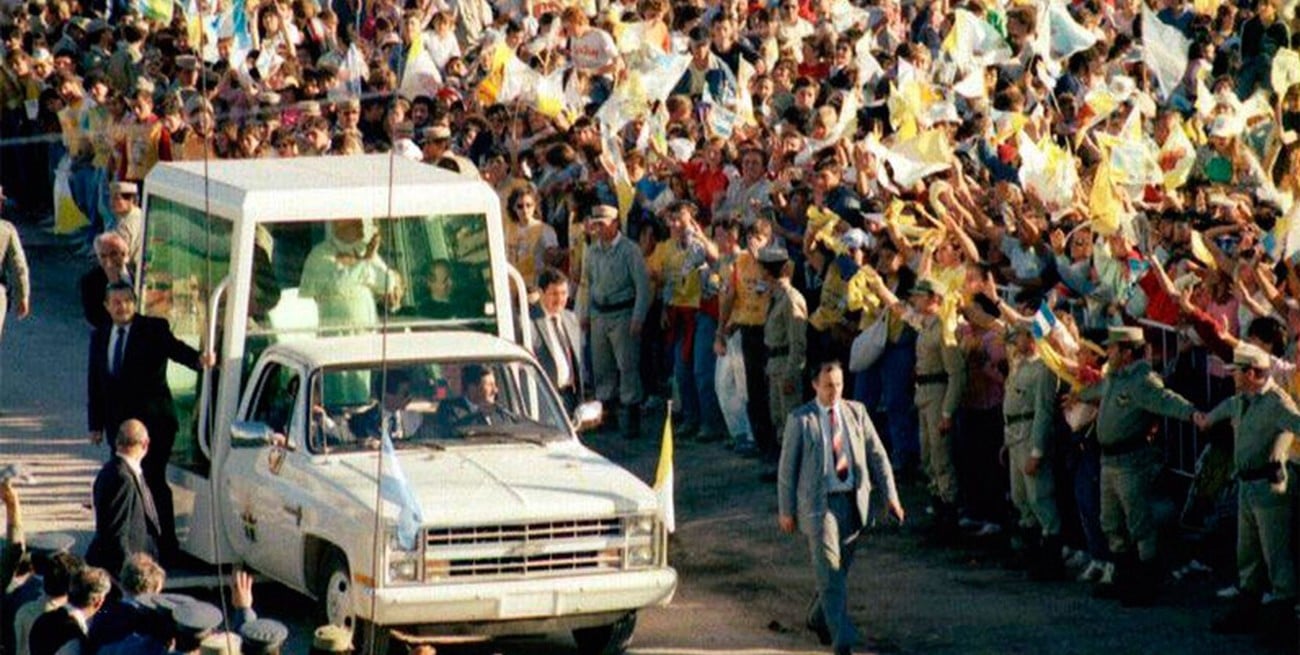 El día que miles de santafesinos peregrinaron a Paraná para ver cara a cara al Papa