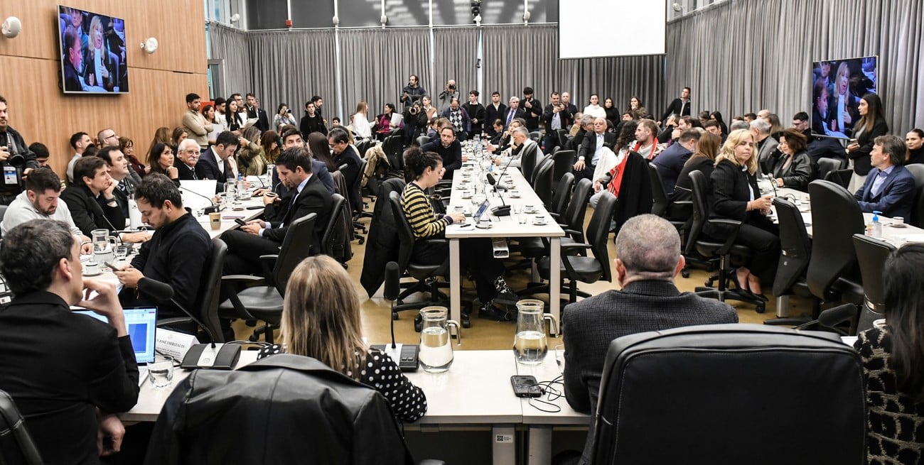 Con críticas a la adhesión de funcionarios, empezó el debate nacional por la reforma a la Inocencia Fiscal
