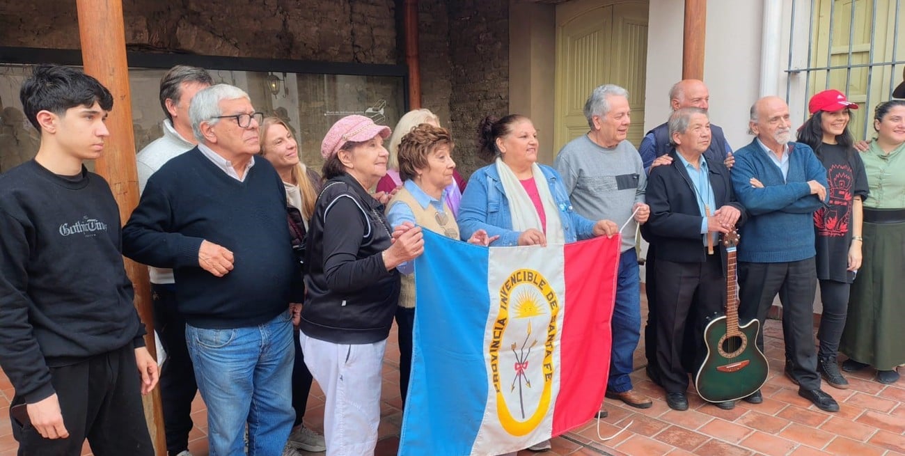Emotivo homenaje por los 204 años de la creación de la Bandera Invencible de Santa Fe