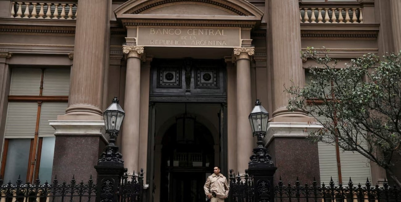 Créditos en dólares: el Gobierno amplía el acceso y apuesta por más inversión privada