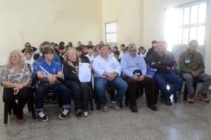 Elisa homenajeó a sus héroes de Malvinas con la imposición de un nombre al SUM de la Escuela Pablo A. Pizzurno