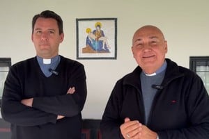 Sergio Fenoy y Matías Vecino celebraron la confirmación de la visita de León XIV a la Argentina.