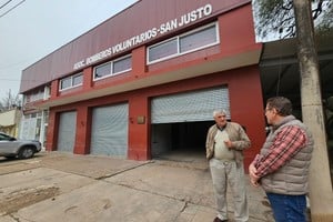 Un aporte provincial permitirá fortalecer las obras y el equipamiento del cuartel de Bomberos de San Justo.