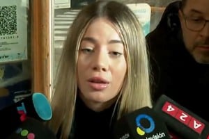Al retirarse del edificio judicial, la joven tomó contacto con los medios de comunicación y dio precisiones sobre lo ocurrido.