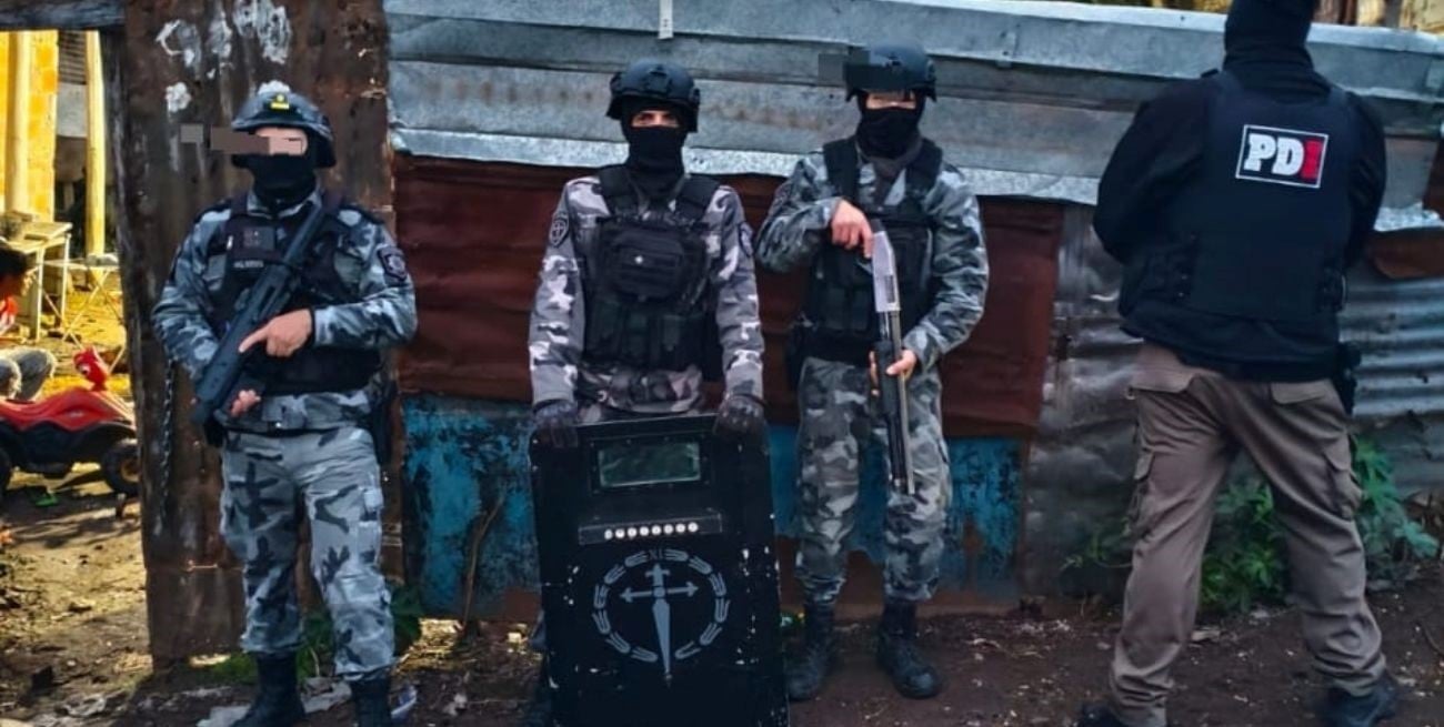 Allanamientos en barrio Santa Rosa de Lima: un detenido por intentar matar a un joven a balazos 