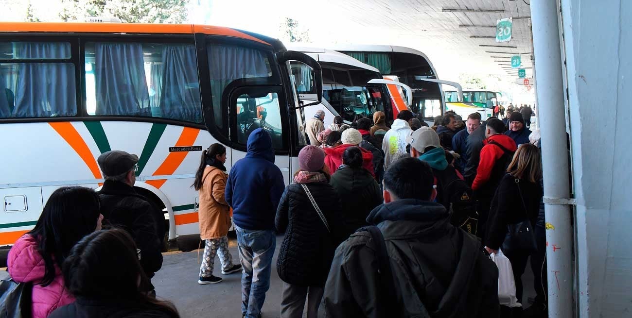 Cómo surfea la provincia de Santa Fe la "difícil" situación del transporte interurbano