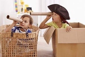 Si de verdad y con libertad un niño pudiera elegir, más que un juguete eligiría jugar. Pediría más tiempo para jugar, ya sea con otros chicos, ya sea con sus padres.