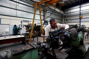El gobierno nacional estableció la digitalización y flexibilización del régimen de importación de líneas de producción usadas. Foto: REUTERS/Enrique Marcarian.