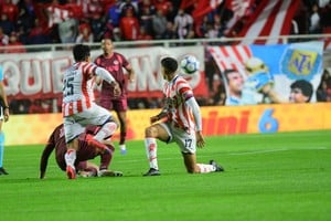Unión-Lanús | Estadio 15 de Abril. Foto: Manuel Fabatía