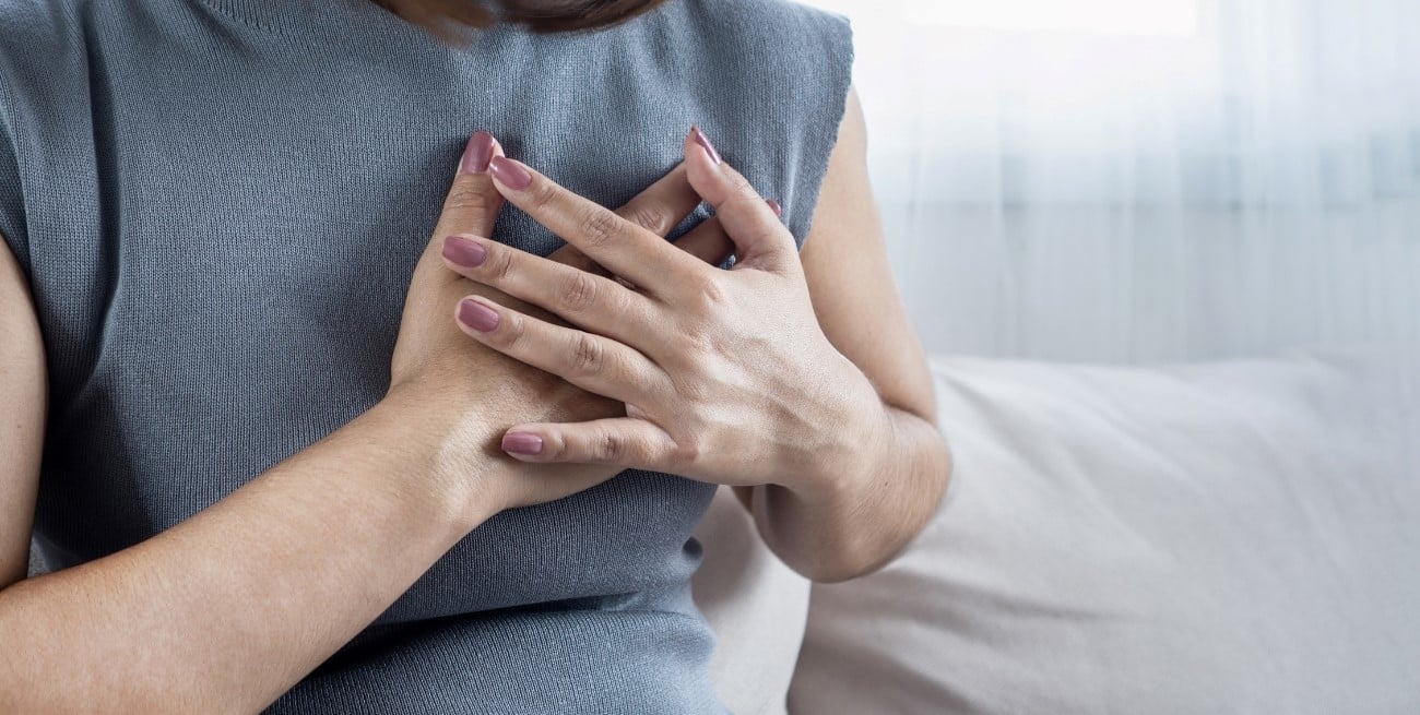 ¿Sentís que el corazón se acelera o salta latidos? Cuándo es normal y cuándo puede ser una arritmia